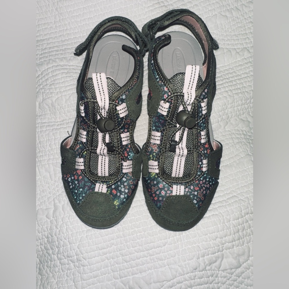 Land’s End closed toe sandals green and floral‎ women’s size 7